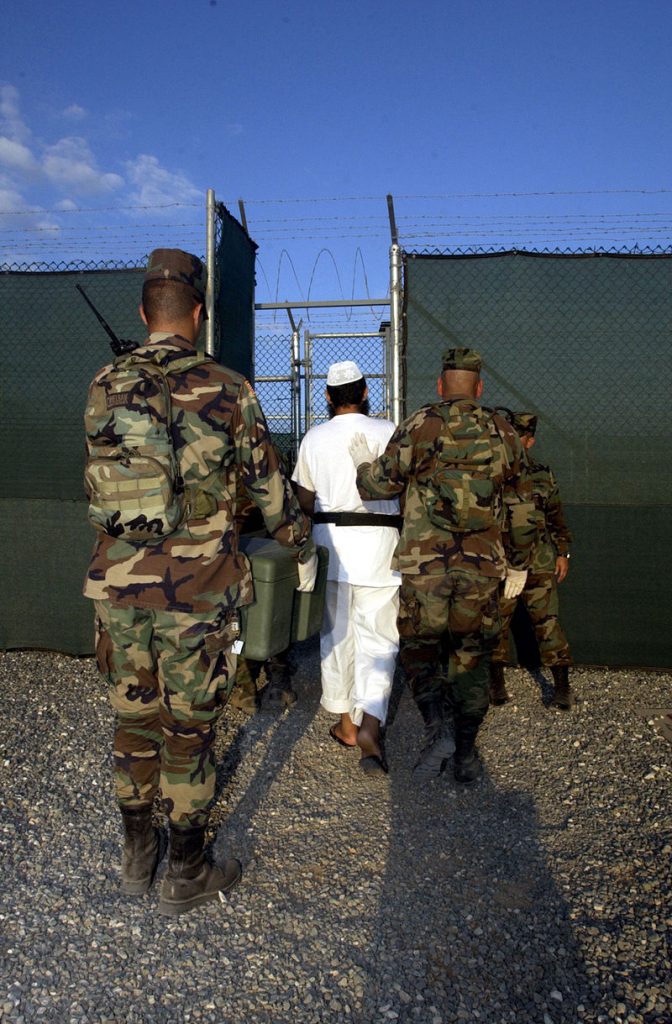800px-Guantanamo030228-N-4936C-096