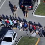 Alcuni istanti della fuga dalla Stoneman Douglas High School