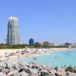 61372010-scena-della-spiaggia-affollata-di-miami-beach-